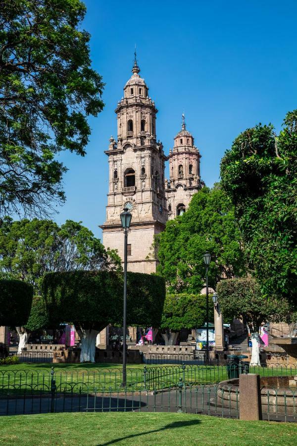 Fiesta Inn Morelia Altozano エクステリア 写真